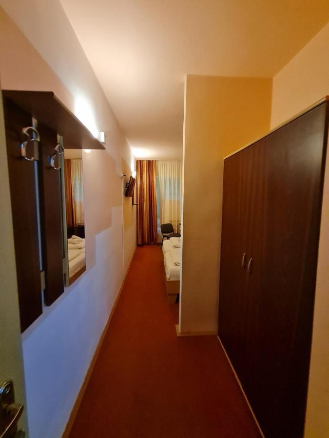 Отель Randunica Вэльюг Номер фото